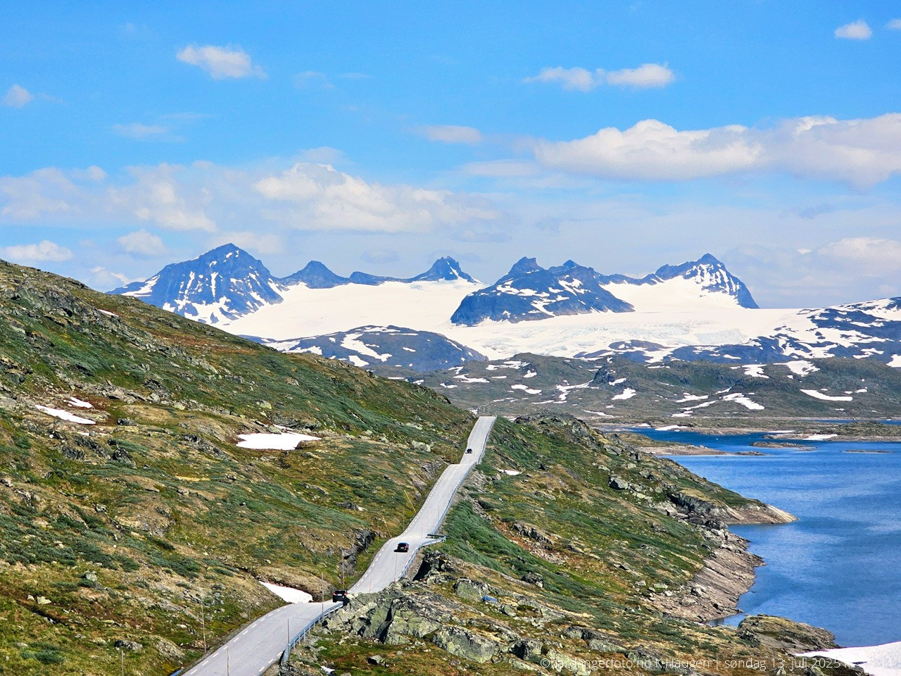 Smørstabbrean i juli, sett frå Sognefjellsvegen