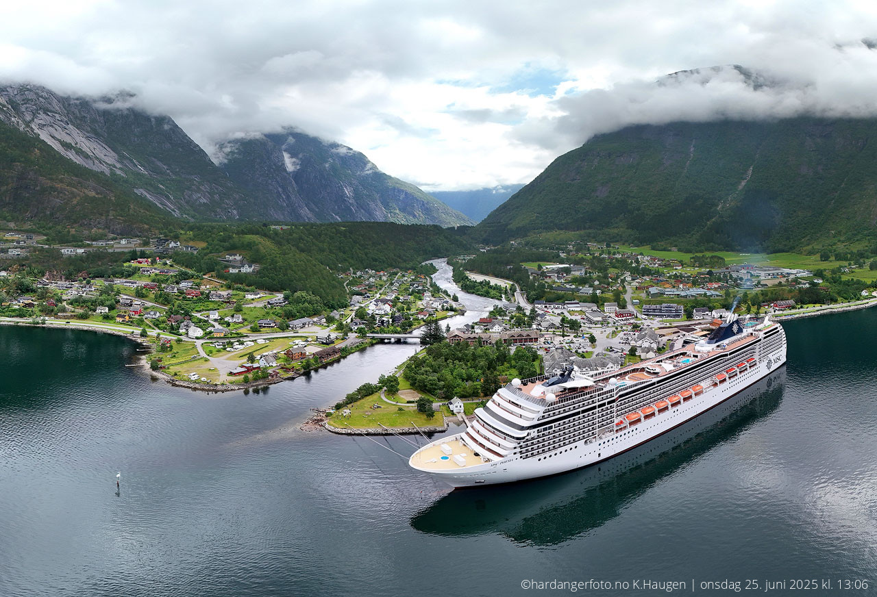 MSC Poesia i Eidfjord